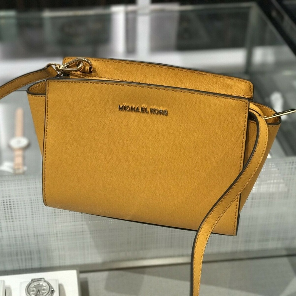 Michael Kors Selma MD Messenger Crossbody Bag